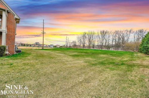 28793 Berwick Ct, New Baltimore MI 48047-5423 exterior