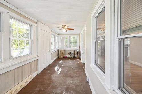 43 St, Windsor Locks CT 06096-1357 exterior