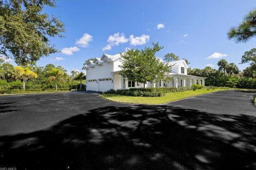 3897 7 Ave, Naples FL 34119-1521 exterior