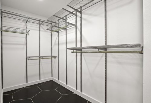 2100 Apricot Gln Dr, Austin TX 78746-7847 exterior