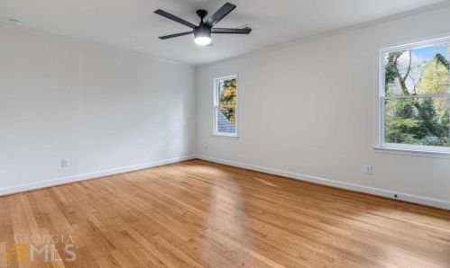 6160 Heards Creek Dr, Atlanta GA  30328-3635 exterior