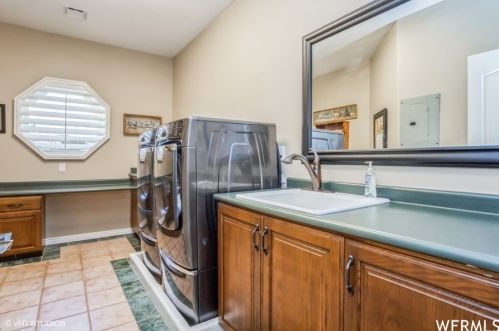 10664 Trailridge Cir, Sandy UT 84092-4758 exterior