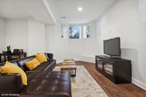 2425 Pensacola Ave, Chicago IL  60618-1607 exterior