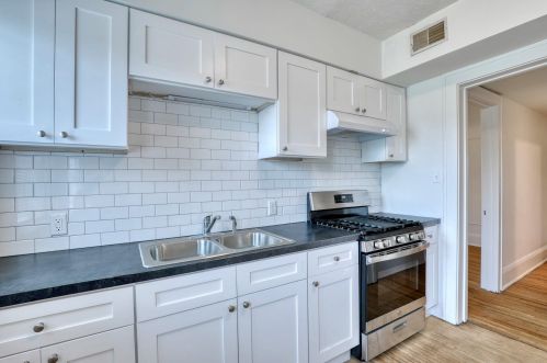 136 1 St, Milwaukee WI 53207-0014 exterior