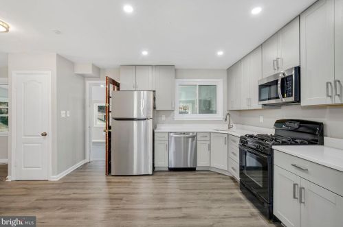 1805 Crawford Dr, Rockville MD 20851-1711 exterior