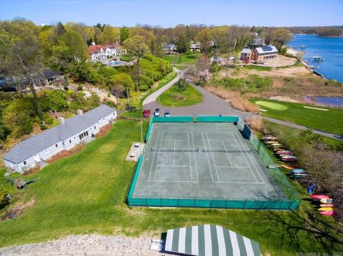 3 Hilltop Rd, Norwalk CT 06854-5001 exterior