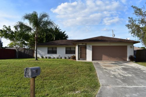 1337 Hunnicut Ave, Fort Pierce FL 34953-7711 exterior