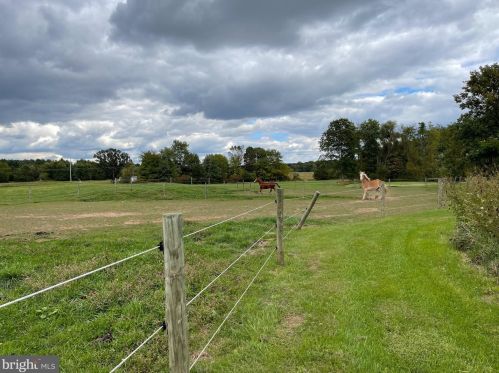 998 Plunkert Rd, Littlestown PA 17340-9643 exterior