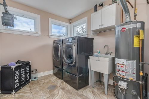 8020 Kilbourn Ave, Chicago IL 60646-5020 exterior