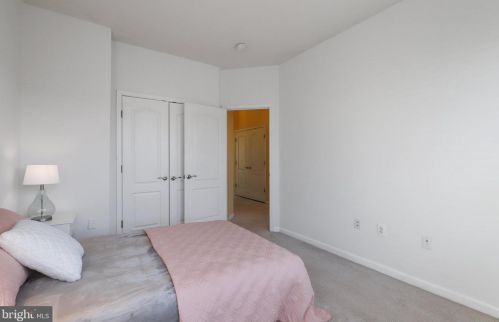 6747 Applemint Ln, Alexandria VA 22310-2649 exterior