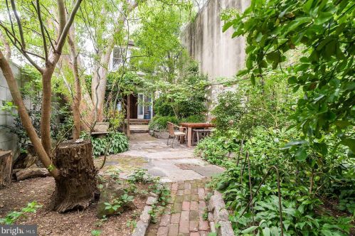 973 Leithgow St, Philadelphia PA  19123-1430 exterior