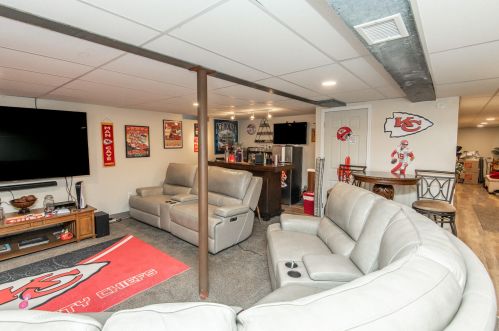 6936 89th St, Milwaukee WI  53224-4702 exterior