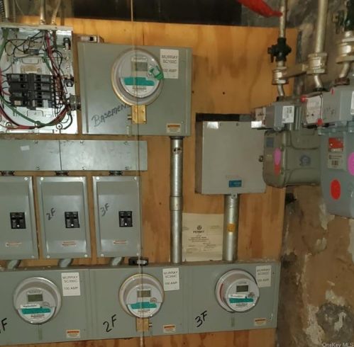 912 Bryant Ave, Bronx NY 10459-2016 exterior