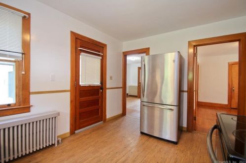 111 Spg St, Windsor Locks CT 06096-2208 exterior