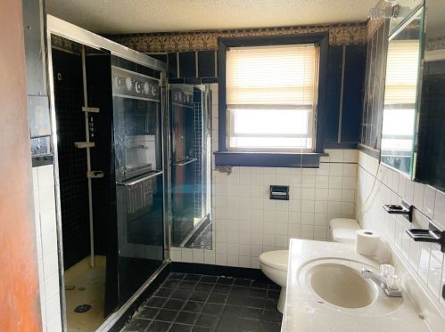 23 Dixie Ter, Chicopee MA 01020-2918 exterior