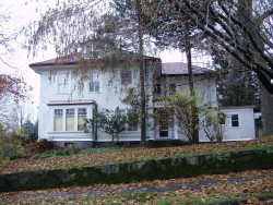 42 Bellevue St, Newton, MA 02458-1919