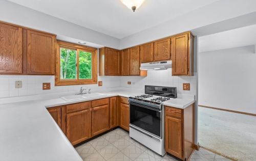 1788 Woodhaven Dr, Bull Valley IL 60014-1940 exterior