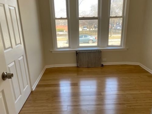 656 Monticello Ave, Chicago IL 60618-5320 exterior