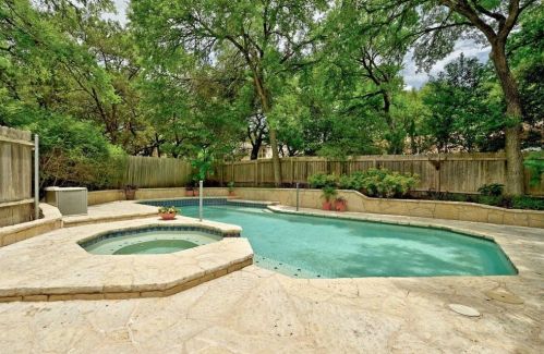 1501 Breezeknoll Cir, Austin TX exterior