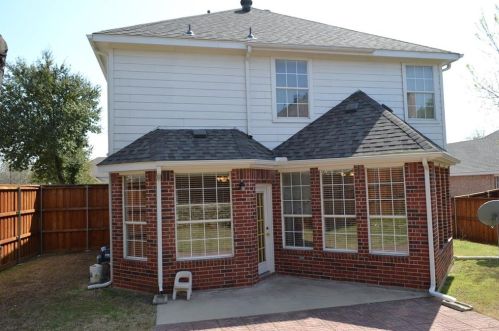 9809 Hickory Hollow Ln, Irving TX  75063-5044 exterior