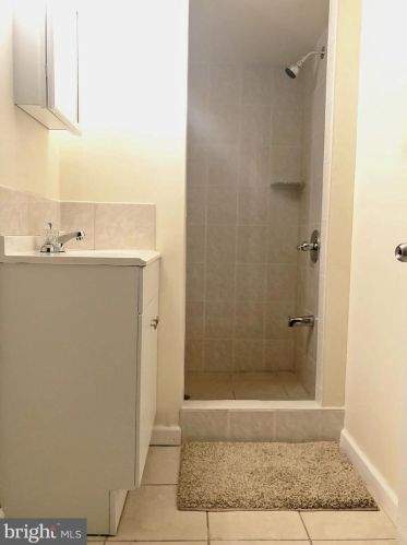 1362 Knorr St, Philadelphia PA 19111-4906 exterior