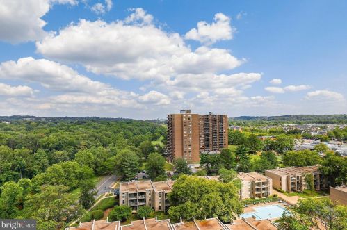 5300 Holmes Run Pkwy, Alexandria VA  22304-2834 exterior