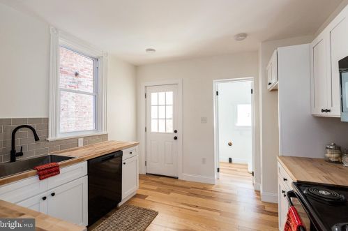 214 James St, Lancaster PA 17603-2839 exterior