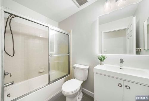 33 Forshee Cir, Montvale NJ 07645-1781 exterior