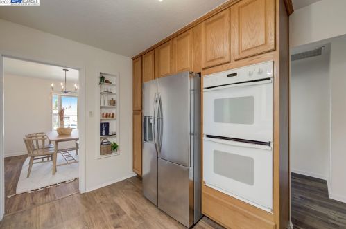 2246 Acacia Dr, Concord, CA 94520-1702