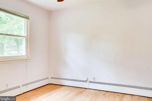 4301 Laurel Rd, Alexandria VA 22309-2520 exterior