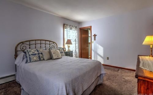 22 Lyda Dr, Milford CT 06460-3756 exterior