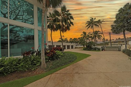 4801 Kahala Ave, Honolulu HI 96816-5231 exterior