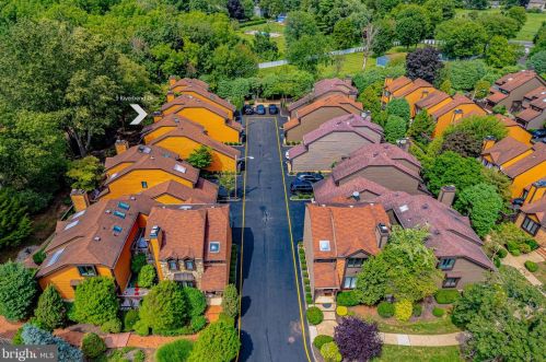 9 Riverbend Dr, New Brunswick NJ 08902-1100 exterior