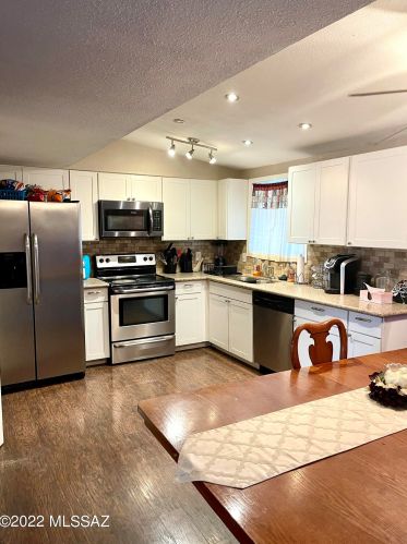 1944 Lester St, Tucson, AZ 85745-1948