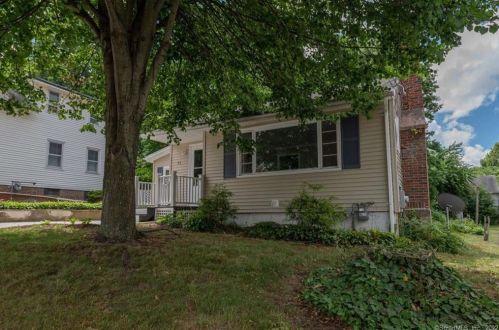 71 Wallace Row, Wallingford CT  06492-3138 exterior