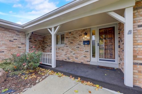 5222 21st St, Milwaukee, WI 53221-3819