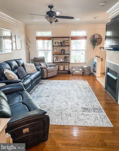 906 Havencrest St, Rockville MD  20850-6089 exterior