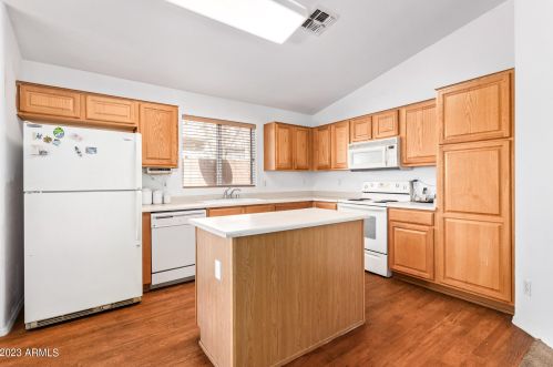 2318 65 Dr, Phoenix AZ 85033-5220 exterior