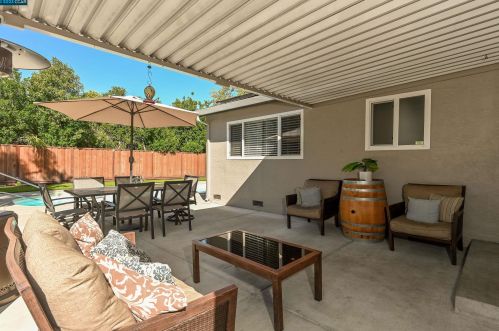 2649 Minert Rd, Concord CA 94518-2630 exterior