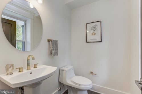 907 Gilbert Rd, Rockville MD  20851-1315 exterior