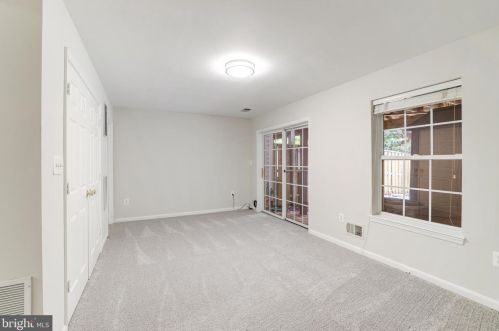 43069 Candlewick Sq, Leesburg VA 20176-6446 exterior