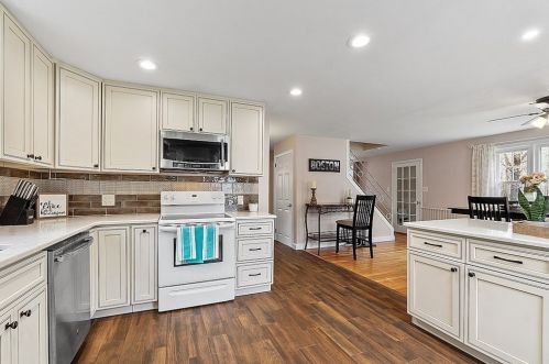 26 Nonquit St, Worcester, MA 01604-1223