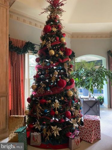 11300 Glen Rd, Rockville MD 20854-1849 exterior