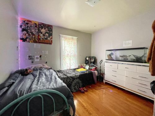 137 Grand Ave, Meskegon MI 49441 exterior