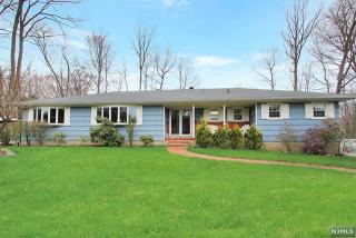 49 Thistle Ln, Mahwah, NJ 07430-1530