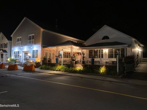 15 Franklin St, Lenox MA 01240-2304 exterior