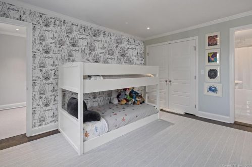 5 Mansfield Pl, Westport CT  06880-5045 exterior