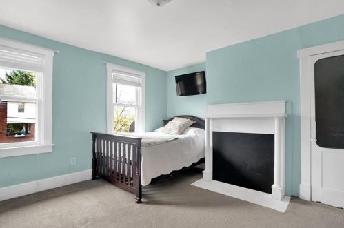 1670 Hillsdale Ave, Pittsburgh PA 15216-1870 exterior