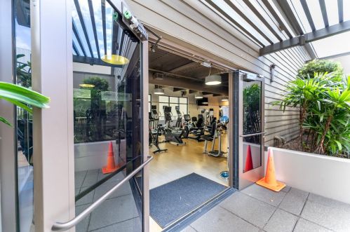 1009 Kapiolani Blvd, Honolulu HI  96814-2103 exterior