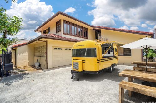 1572 Kalakaua Ave, Honolulu HI  96826-2401 exterior